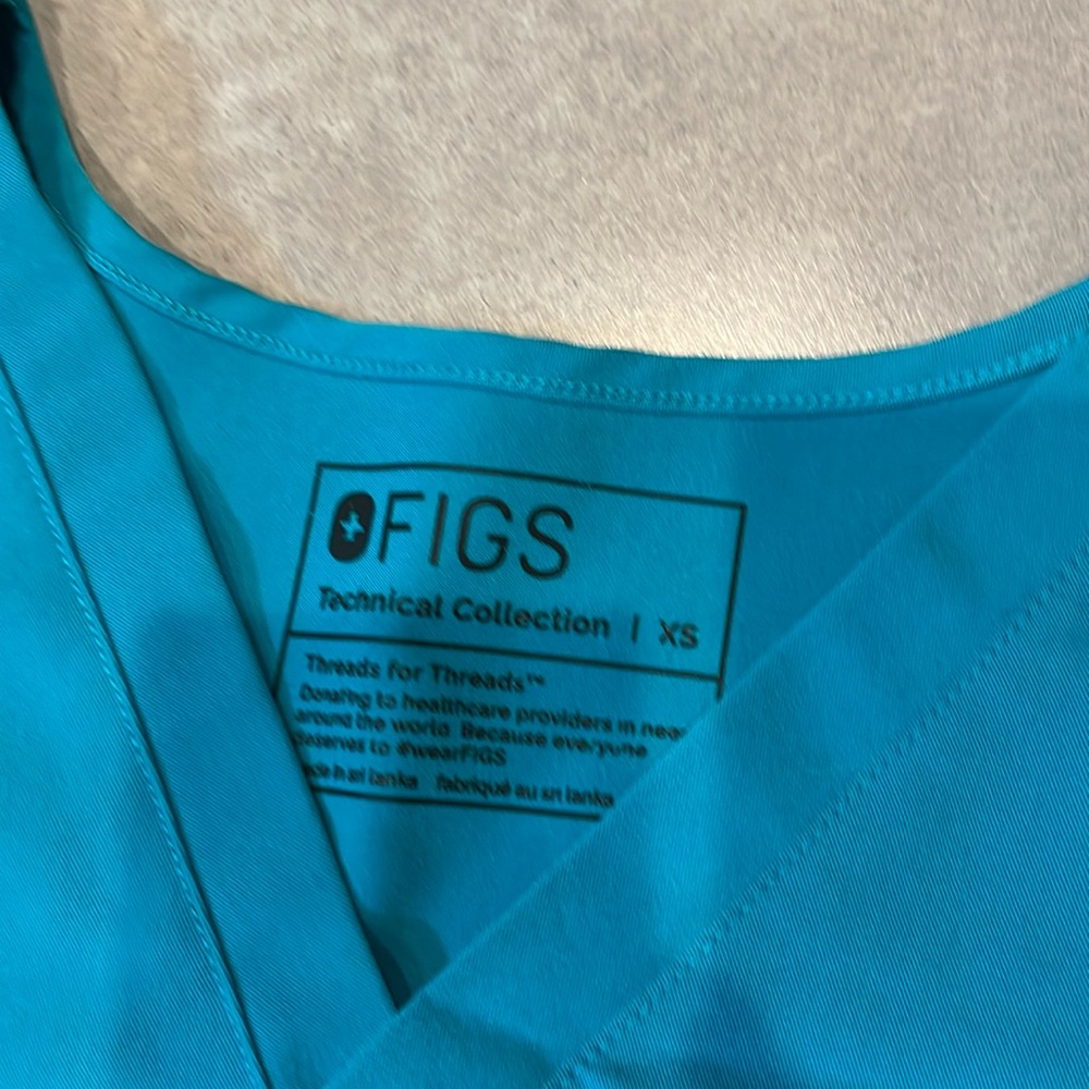 Like new Figs Catarina scrub top
